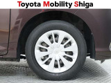 シンプルなデザインの純正ホイールキャップです。落ち着いたデザインですので車体と一体感があります。