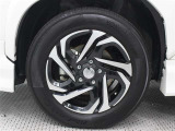 社外品の16インチアルミホイールを装着しています。タイヤサイズ205/65R16