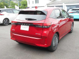 全周囲カメラが付いています。後ろはもちろん隣の駐車ラインまで見れますので車庫入れが簡単で楽しくなりそうです。