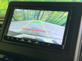 【バックカメラ】駐車時に後方がリアルタイム映像で確認できます。大型商業施設や立体駐車場での駐車時や、夜間のバック時に大活躍!運転スキルに関わらず、今や必須となった装備のひとつです!