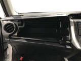 助手席アッパーボックス。
