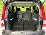 普段のお買い物や通勤、送迎等に十分な荷室スペースを確保しております。セカンドシートを倒すと、大きな荷物の積載も可能です♪