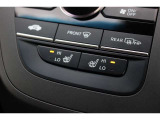 運転席と助手席に温度調整があるシートヒーターを装備しております。寒い朝はクルマに乗り込んですぐにシートヒーターを作動させれば温かさが広がり快適なドライブが始まります。