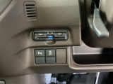 ビルトインタイプの【ETC】で見た目もスッキリ。高速道路の利用にとても便利です。【パーキングセンサー】駐車や出庫時にクルマの前後の障害を検知し、音とディスプレイでお知らせします。