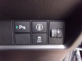 パーキングセンサーや横滑りを防ぐVSA等のスイッチ類は運転席の右側、手の届きやすい位置にあります。