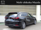 背面からも感じられる完成度の高さ。CX-80は、走行性能とデザイン性の両立を通して、所有する人の信頼やこだわりを映し出します。