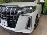 【三眼LEDヘッドライト】スタイリッシュな見た目の三眼LEDヘッドライトを装備♪スタイルだけでなく、夜間の走行も視界良好で安心してお乗りいただけます。