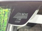 【スズキ セーフティサポート】走行中に前方の車両等を認識し、衝突しそうな時は警報とブレーキで衝突回避と被害軽減をアシスト。より安全にドライブをお楽しみいただけます。