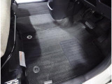 クリーニング済みフロアマット付き☆多少の使用感はありますが、この程度なら許容範囲という方には初期費用が浮いて嬉しいPOINT!