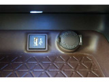 【アクセサリーソケット】12Vのカー用品等の電源供給が可能です。