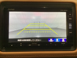 バックでの車庫入れも安心です! リアカメラが付いているバックモニター付のナビを装備しております。操作線もついており距離感も画面から確認できます。