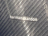 ●harman/kardonサウンドシステム:オーディオ専門メーカーが手掛けるプレミアムスピーカーを装備。多数のスピーカーから、音の粒立ちまで分かる高品質な音楽をお楽しみいただけます。