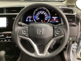 ハンドルにHondaセンシング系のクルーズコントロールやレーンキープアシストなどのスイッチと、オーディオの操作スイッチが装備されています。ハンドルから手を離さず安全に操作できます。