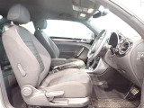楽な姿勢で座ることが出来るので長時間の運転でも疲れにくいですし体もぶれにくいですよ。