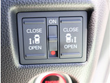 『1台』のお車に対して、3名体制で日々議論を重ね仕入れを行っております。