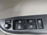 運転席から左右のドアミラーの開閉が可能です♪駐車場でのドアミラーの折り畳みが簡単です♪