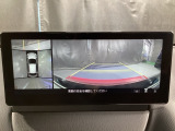 狭い場所での駐車やすれ違いなどでより的確な運転操作に役立つ360&deg;ビューモニターが装備されています。