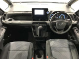 高いホールド性で運転姿勢が安定します。長距離ドライブでも疲れにくいのが魅力です。快適なドライビングライフをお送りください♪