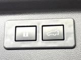 【パワーバックドア】スマートキーや運転席のボタンを押すだけでリアゲートが自動で開閉します!荷物を持っている時や、高い位置にあるバックドアを閉める際に便利な機能です♪