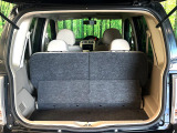 積み下ろしのしやすいデッキにはたっぷりと荷物を積み込んでいただけます。遊びから仕事まで、様々なシーンで頼れます♪