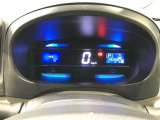 視認性のよいシンプルなコンビネーションメータです