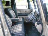 シートのヒップポイントも低い位置に。スムーズな乗り降りが可能です♪長時間の運転も疲れにくいです♪