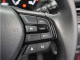 ◆アダプティブクルーズコントロール◆予め設定した車速内でクルマが自動的に加減速。前走車との適切な車間距離を維持しながら追従走行します。【LKAS】車線維持支援システムでステアリング操作を支援。