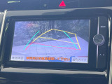 【バックカメラ】駐車時に後方がリアルタイム映像で確認できます。大型商業施設や立体駐車場での駐車時や、夜間のバック時に大活躍!運転スキルに関わらず、今や必須となった装備のひとつです!