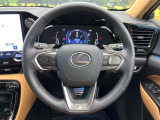 【純正革巻きステアリング】上質な革を使用することで、手にしっかり馴染みとても運転しやすいハンドルです♪