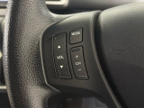 ★ステアリングにはオーディオコントロールスイッチが付いていますので、目線を正面から外すことが無く、また、ステアリングから手を離さずにオーディオ操作ができます.