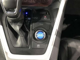 シフト連動パーキングブレーキ&オートブレーキホールド機能付きで運転が快適に&hellip;♪