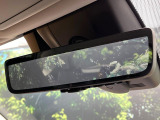 【デジタルインナーミラー】後席の大きな荷物や同乗者で後方が確認しづらい時でも安心!カメラが撮影した車両後方の映像をルームミラー内に表示。クリアな視界で状況の確認が可能です!