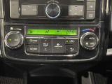 【オートエアコン】一度お好みの温度に設定すれば、車内の温度を検知し風量や温度を自動で調整してくれます。