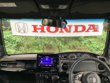 フロントガラスが大きく、ワイドな視界で運転もしやすくなるように設定されています。