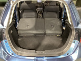リアシートも簡単格納ができ、大きな荷物もらくらく収納できます!