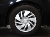◆純正ホイール装着車◆シンプルなデザインのホイールキャップ付きです。