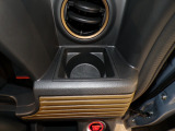 運転席の届きやすいところにドリンクホルダーがついています。視線をそらすことなく手に取れるので運転に集中できて安心ですね。
