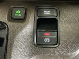パーキングブレーキはスマートな電子制御式と合わせて渋滞時等にブレーキペダルから足を離しても停車状態を保持してくれるオートブレーキホールド機能で運転が楽になります。スタートはアクセルペダルを踏むだけ