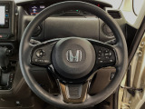 運転にかかわる様々な操作を安全に行えるように視点移動が少なく操作性に配慮されたスイッチ類が凝縮されたコクピットです。
