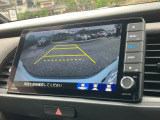 バックモニター装備。画面にて後方の確認が行えるので、バック駐車や車庫入れの際には重宝します。車の運転に慣れない方でも安心のガイドライン表示機能付。