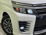 【LEDヘッドライト】悪天候や夜間走行時も良好な視界を確保し安心して運転できる高輝度LEDヘッドライトを装備!点灯速度が早く、消費電力も抑えられています。