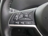 <ステアリングスイッチ>ハンドルの左側のスイッチは携帯電話のBluetoothとペアリング設定をしておけばハンズフリー通話ができるスイッチ&オーディオの切り替え・選局・音量調整の操作ができます。