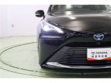 インパクトのある薄型4灯式のLEDヘッドランプ。ダークスモークエクステンション加飾されたBi-Beamが精悍な印象を与えます。オートライト、オートハイビーム機能付きですので、面倒な切替えは不要です。