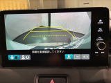 リバースギアに入れるだけで後方の表示へ切り替わります。夜間や雨の日の駐車も楽になりますよ。