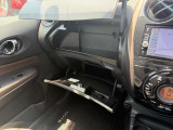 収納スペースもしっかりとあるので、車内を綺麗に保つことができます!