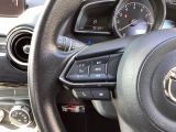 運転中でも操作ができるステアリングコントロールボタンも付いています。手元でオーディオ操作も安全でかつ楽々ですね!!