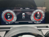 メーター内のディスプレイには運転をサポートするさまざまな情報を表示。