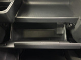 【グローブボックス】車検証入れ等の収納に便利です♪