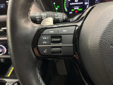 ステアリングにオーディオ操作スイッチが付いています。オーディオ画面に直接タッチしなくても操作が出来ますので、運転に集中できます。