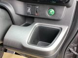 パワースライドドアの開閉はスマートキーのリモコンやドアノブは勿論、運転席側のスイッチ操作でも開閉ができ、安全・簡単です。